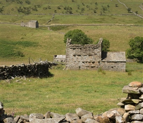 Stone walls and stone barns on the road to Garsdlae Head